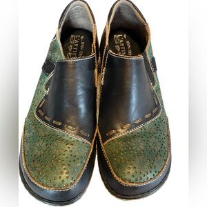 L’Artiste by Spring Step Black and Green Shoes